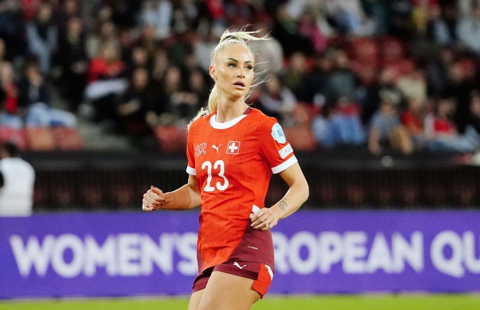 Alisha Lehmann auf dem Platz beim Spiel gegen die Türkei