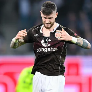 Marcel Hartel zerriss in Karlsruhe sein Trikot.