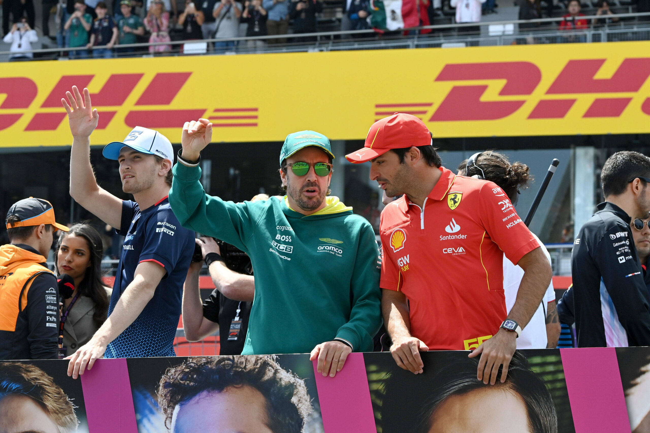 Fernando Alonso und Carlos Sainz beim Grand Prix in Japan.