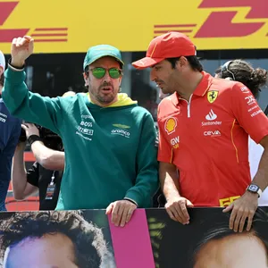 Fernando Alonso und Carlos Sainz beim Grand Prix in Japan.