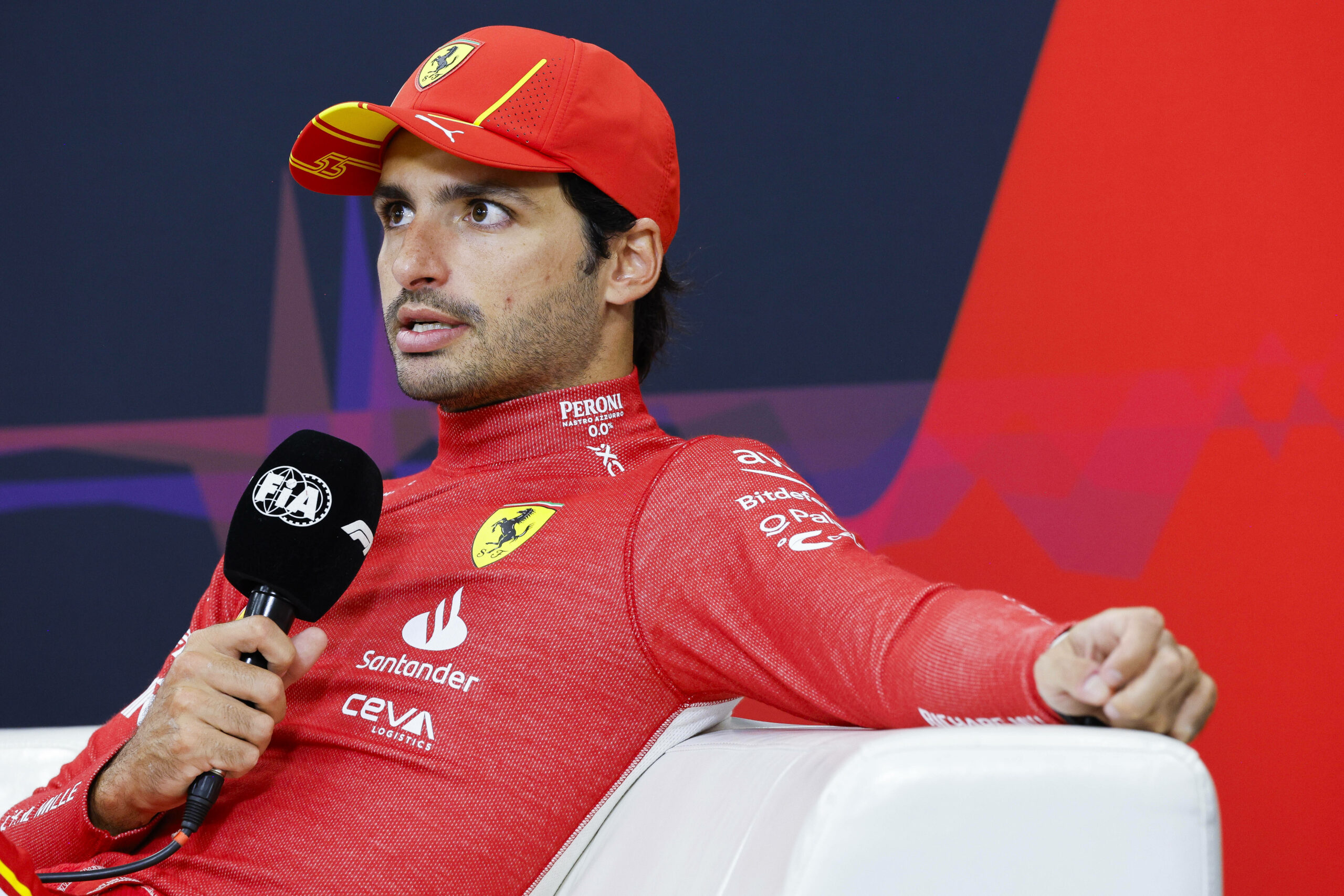 Carlos Sainz bei einem Interview.