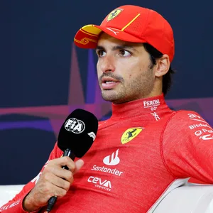 Carlos Sainz bei einem Interview.
