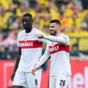 Das Sturm-Duo Serhou Guirassy und Deniz Undav vom VfB Stuttgart
