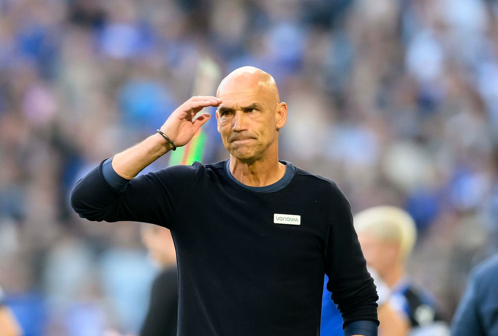 Bochum-Coach Thomas Letsch guckt kritisch