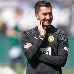 Nuri Sahin als Assistenztrainer beim Spiel in Gladbach