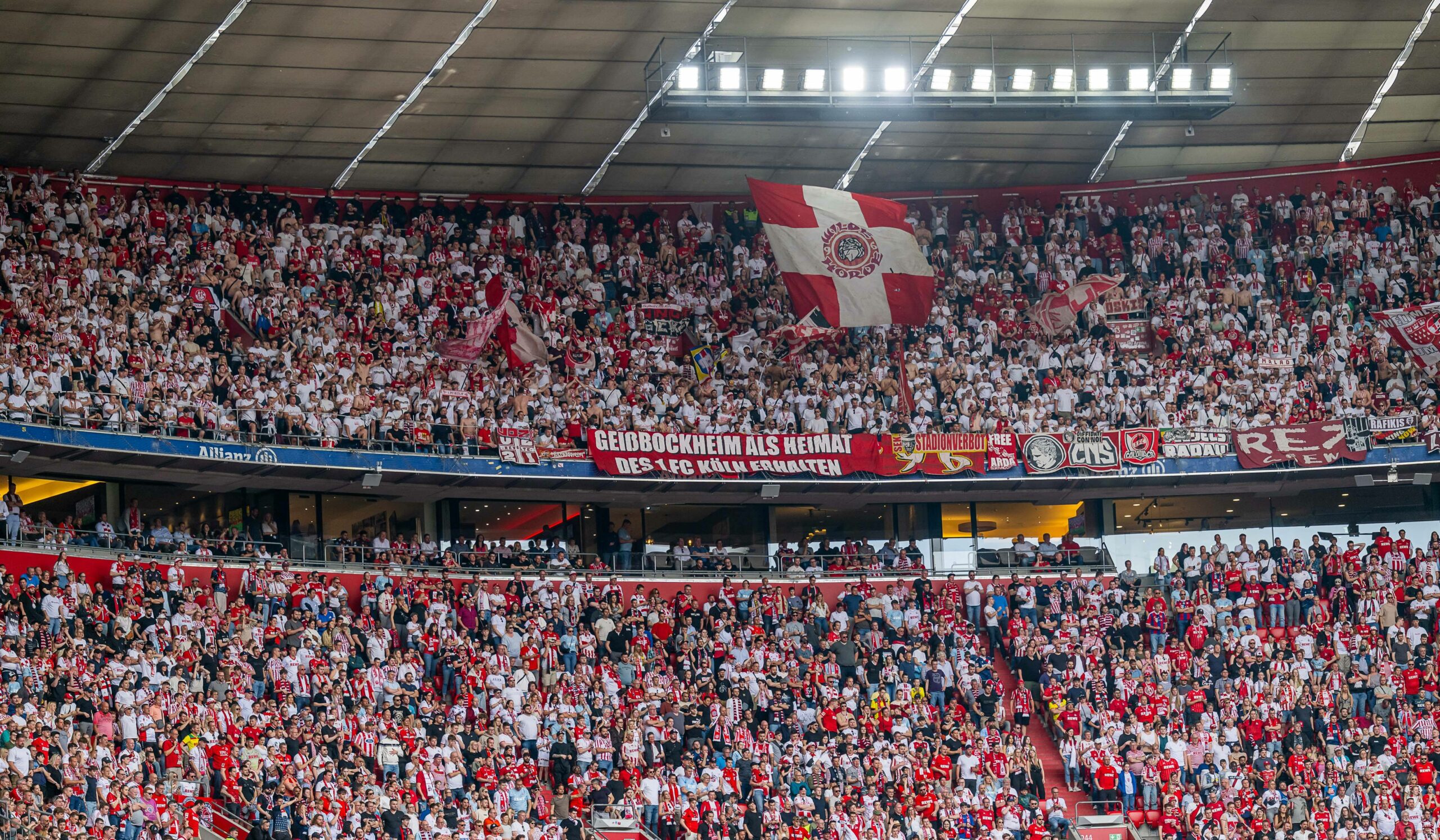 Die Kölner Fans in der Allianz Arena