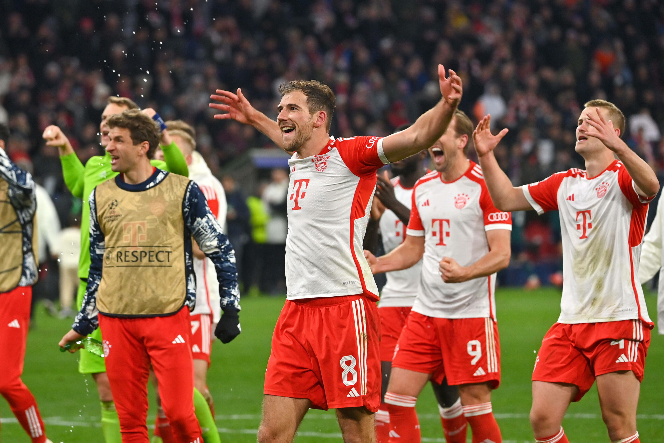 Die Bayern-Spieler jubeln nach dem Sieg gegen Arsenal