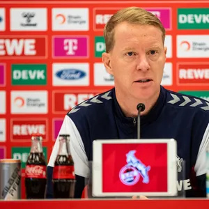 Timo Schultz zeigte sich auf der Pressekonferenz des 1. FC Kölns genervt.