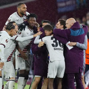 Die Leverkusener jubeln nach dem Ausgleich gegen West Ham