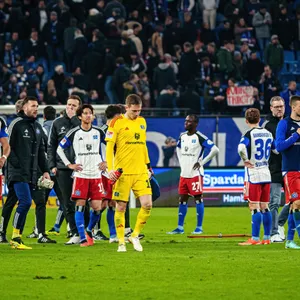 Enttäuschung pur: Die HSV-Profis nach dem 0:1 gegen Kiel.