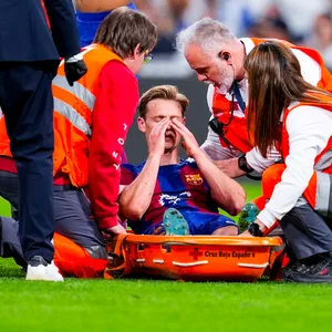Frenkie de Jong muss verletzt ausgewechselt werden
