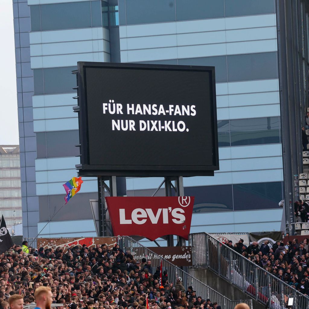 „Für Hansa-Fans nur Dixi-Klo“: St. Pauli veräppelt Rostock mit Song