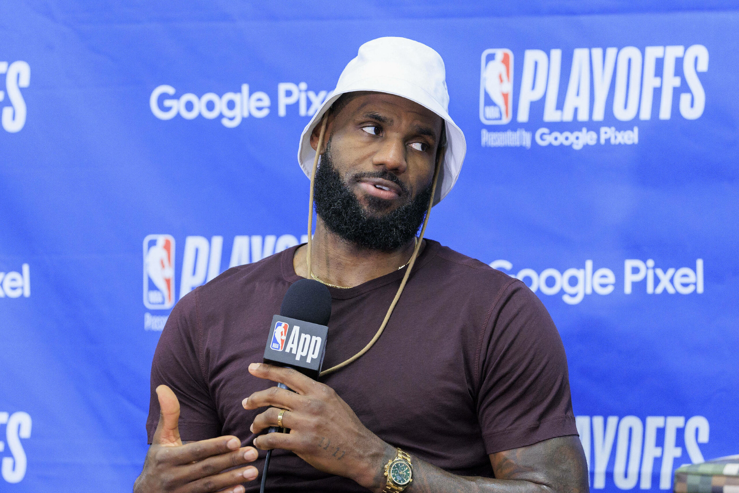 LeBron James auf der Pressekonferenz nach dem Playoff-Aus