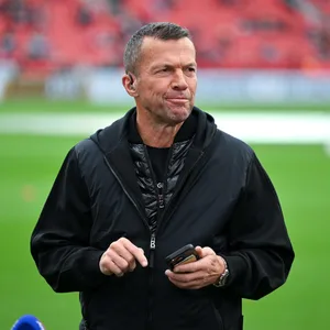 Lothar Matthäus als Experte beim Spiel von Leverkusen gegen Stuttgart