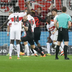 Robert Andrich erzielt das 2:2 für Leverkusen gegen Stuttgart