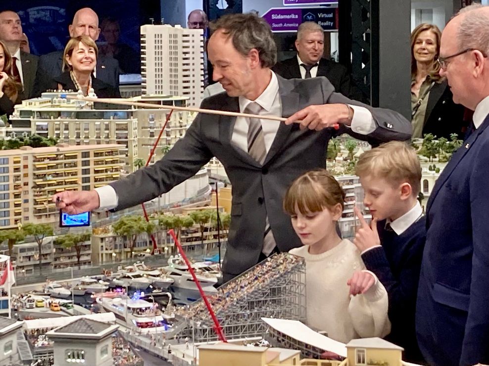 Monacos Fürstenkinder weihen ihre Heimat im „Miniatur Wunderland“ ein