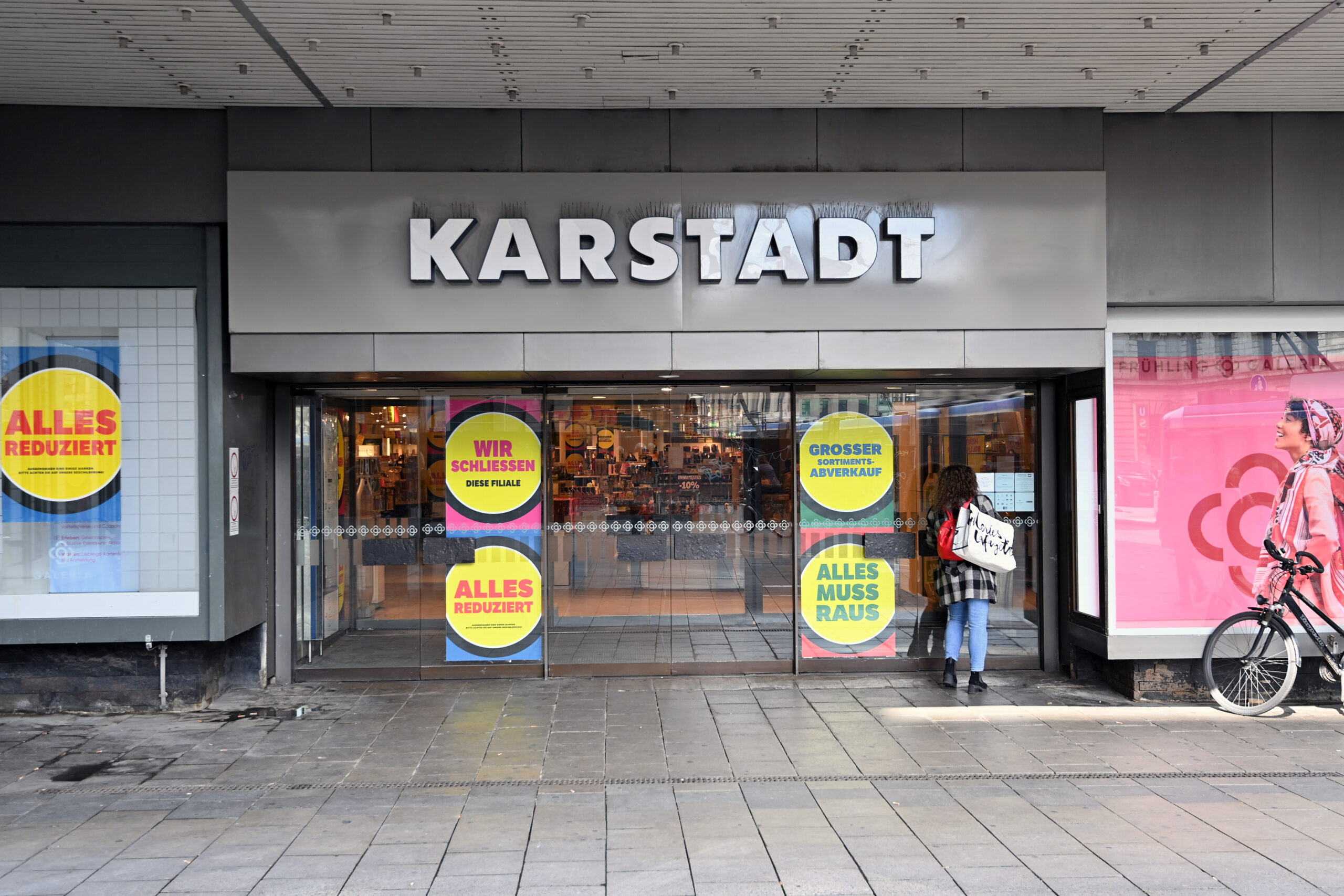 Galeria Karstadt Kaufhof will 16 Filialen schließen.