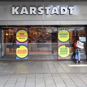 Galeria Karstadt Kaufhof will 16 Filialen schließen.