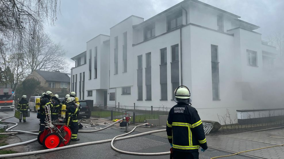 Brand in Tiefgarage in Poppenbüttel – Feuerwehr warnt vor gifitgen qualm