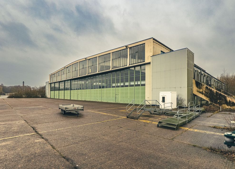 Hangar von außen