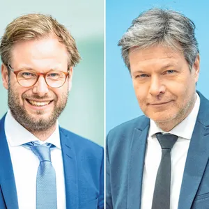 Hamburgs Verkehrssenator Anjes Tjarks (l.) und Bundeswirtschaftsminister Robert Habeck (beide Grüne).