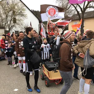 Faschingsumzug in St. Pauli-Klamotten