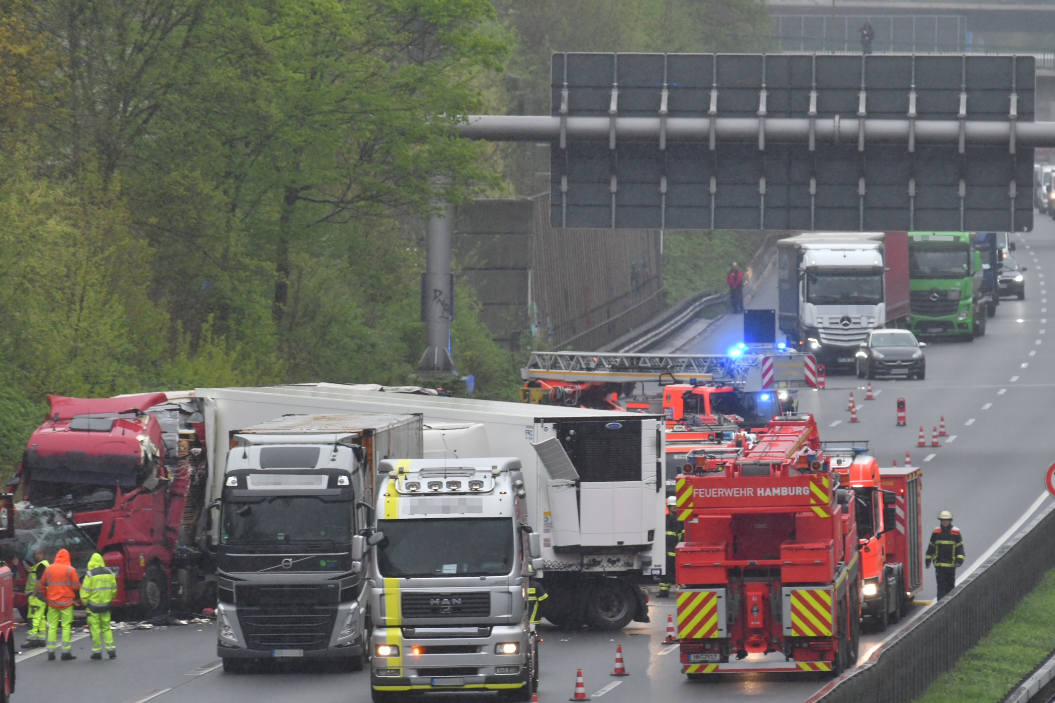 Die Unfallstelle auf der A1 bei Öjendorf.