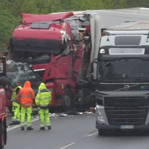 Die Unfallstelle auf der A1 bei Öjendorf.
