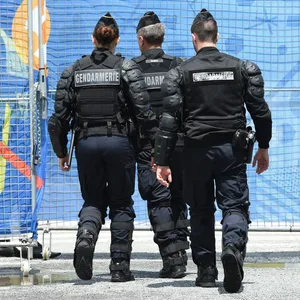 Polizisten bei einem Fußballspiel in Frankreich