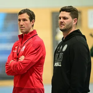 Handball-Trainer Torsten Jansen mit Geschäftsführer Sebastian Frecke