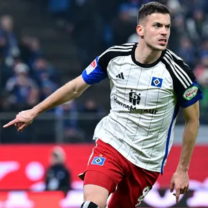 HSV-Profi László Bénes jubelt