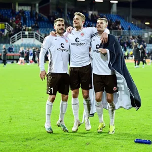 Lars Ritzka, Hauke Wahl und Eric Smith nach dem Sieg in Kiel