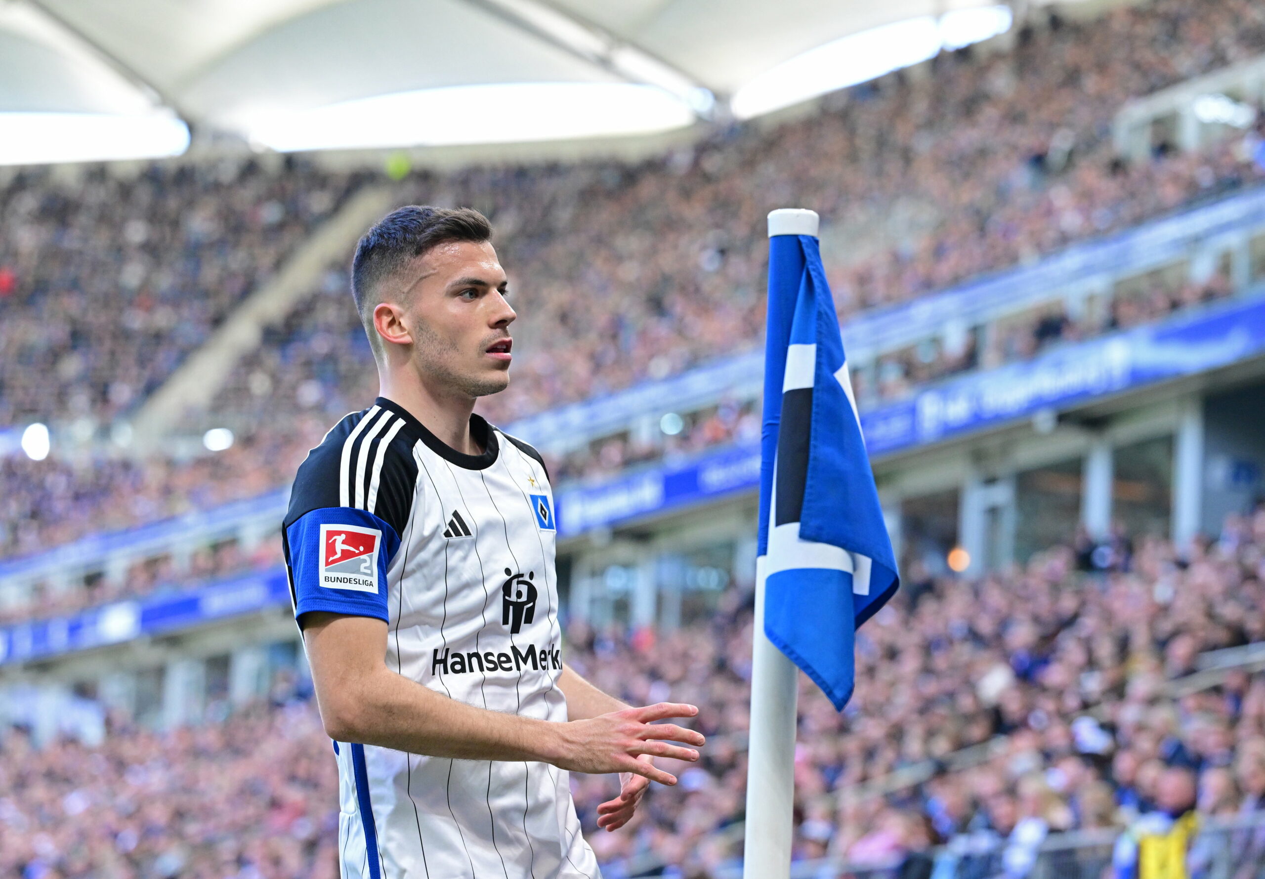 Noch hofft der HSV darauf, László Bénes im Stadtderby gegen St. Pauli einsetzen zu können.