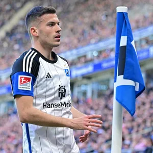Noch hofft der HSV darauf, László Bénes im Stadtderby gegen St. Pauli einsetzen zu können.