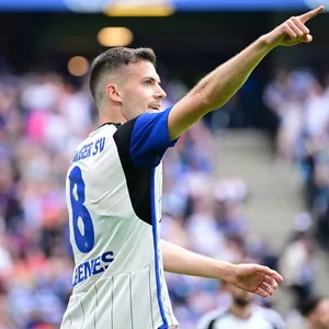 Laszlo Benes jubelt nach Tor für den HSV