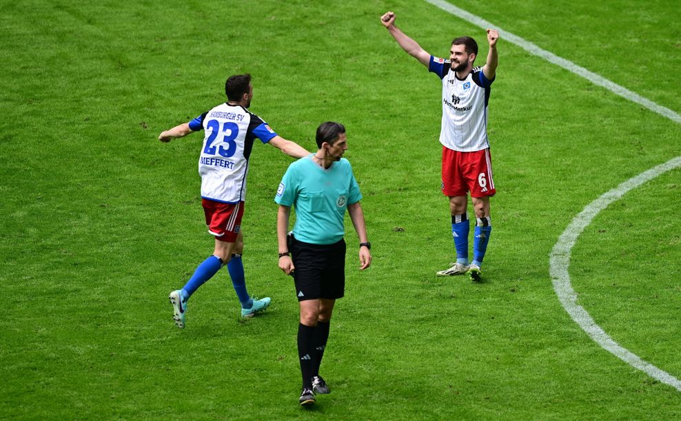 Lukasz Poreba bejubelt sein Tor für den HSV