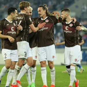 St. Pauli-Profis jubeln