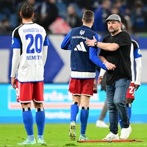 Nach der 0:1-Niederlage gegen Kiel musste HSV-Trainer Steffen Baumgart bei seinen Spielern auch viel Aufbauarbeit leisten.