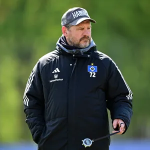 HSV-Trainer Steffen Baumgart auf dem Trainingsplatz