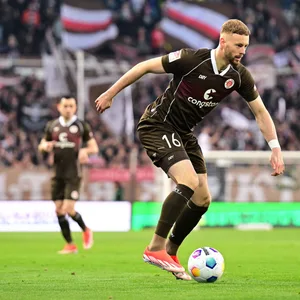 Carlo Boukhalfa gegen Rostock