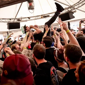 Auftritt der Band The Run Up auf dem Booze Cruise Festival im Jahr 2019.