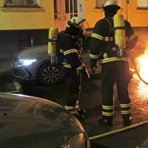 Autobrände im Phoenix-Viertel in Harburg – Polizei schließt Brandstiftung nicht aus