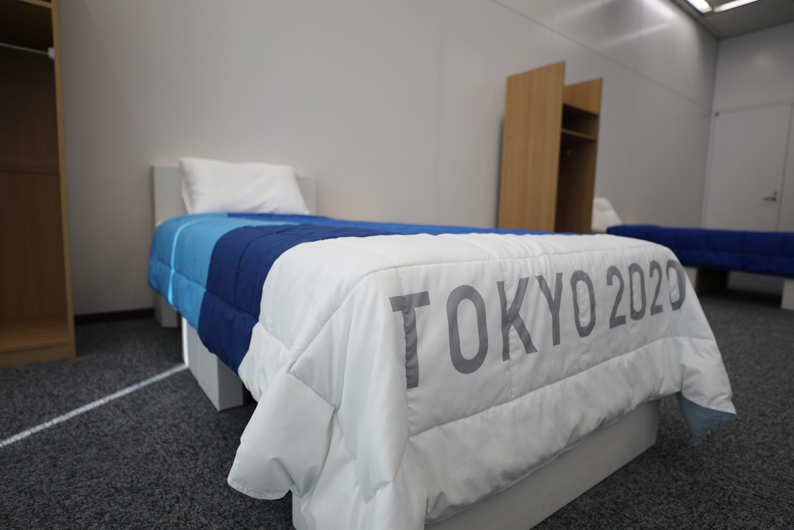 Die Papp-Betten im Olympischen Dorf in Tokio