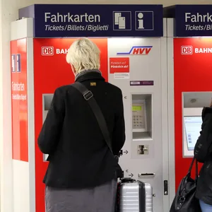 Fahrkartenautomaten im Hauptbahnhof: Seit der Einführung des Deutschland-Tickets setzen Millionen auf die Abo-Lösung.