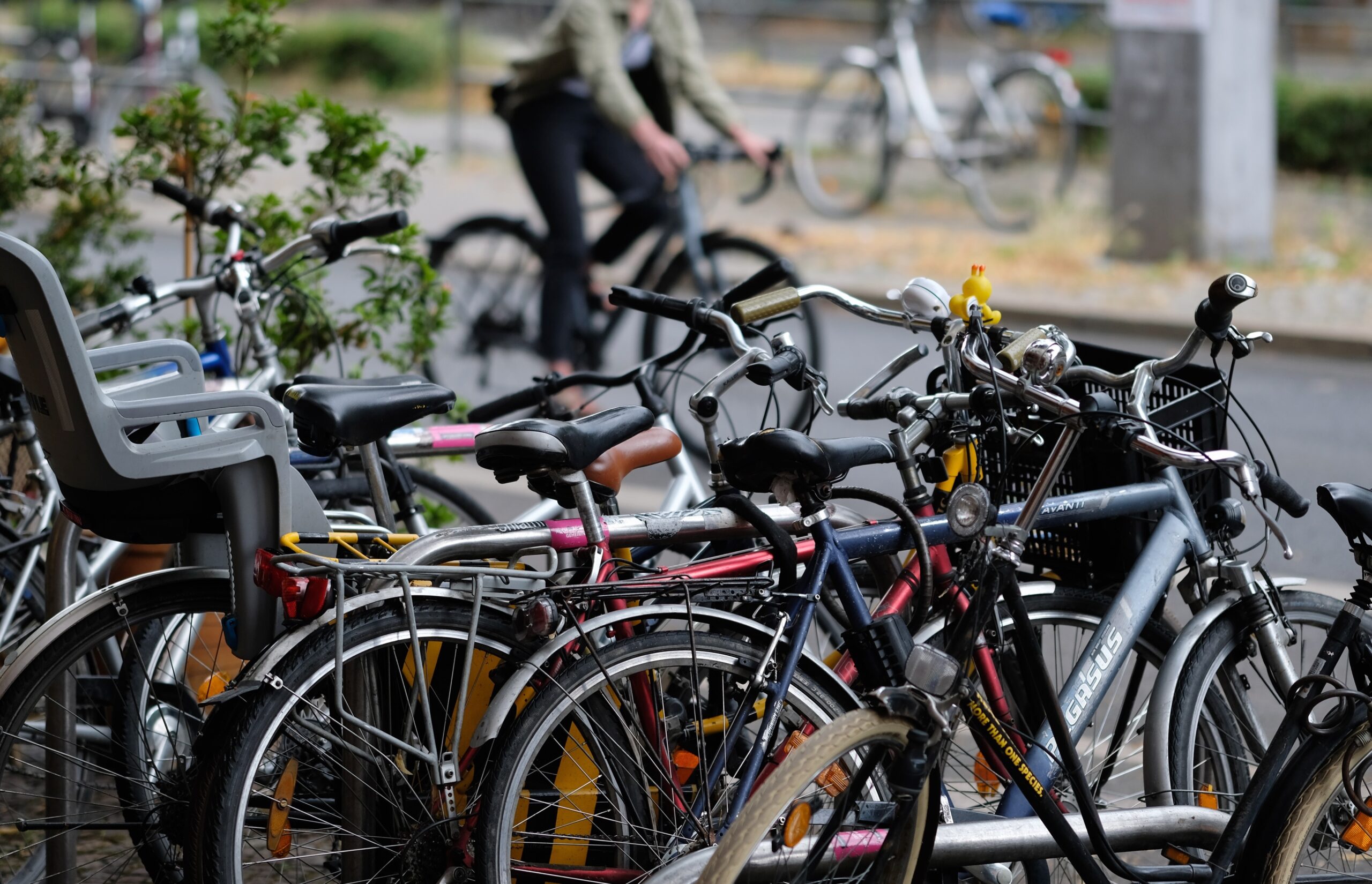 Wo sollten Fahrräder am besten parken? Der Bezirk Altona hat eine Umfrage gestartet.
