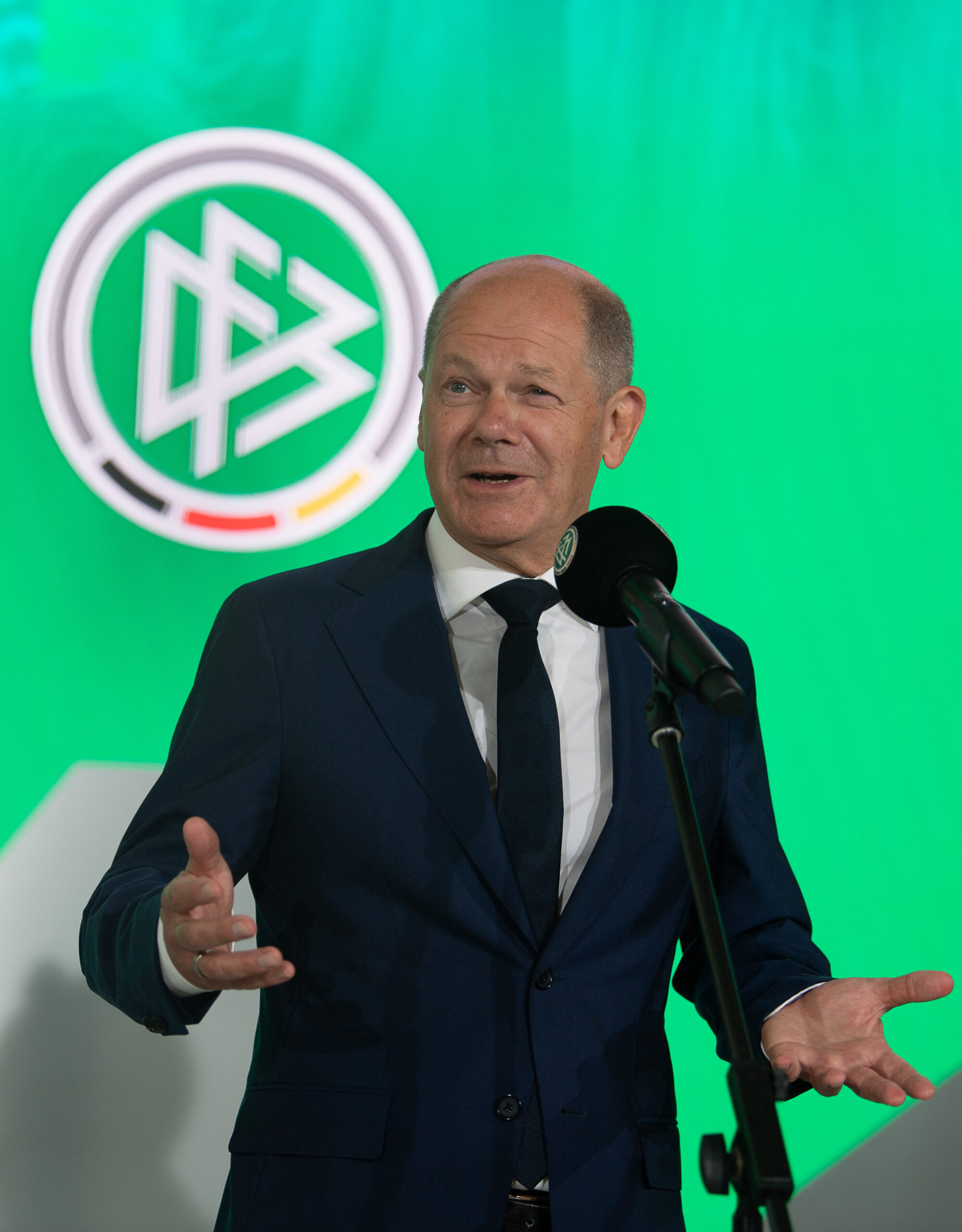 Olaf Scholz zu Besuch beim DFB