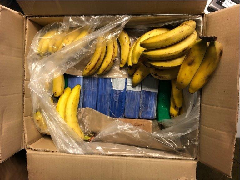 Kokainpaket zwischen Bananen