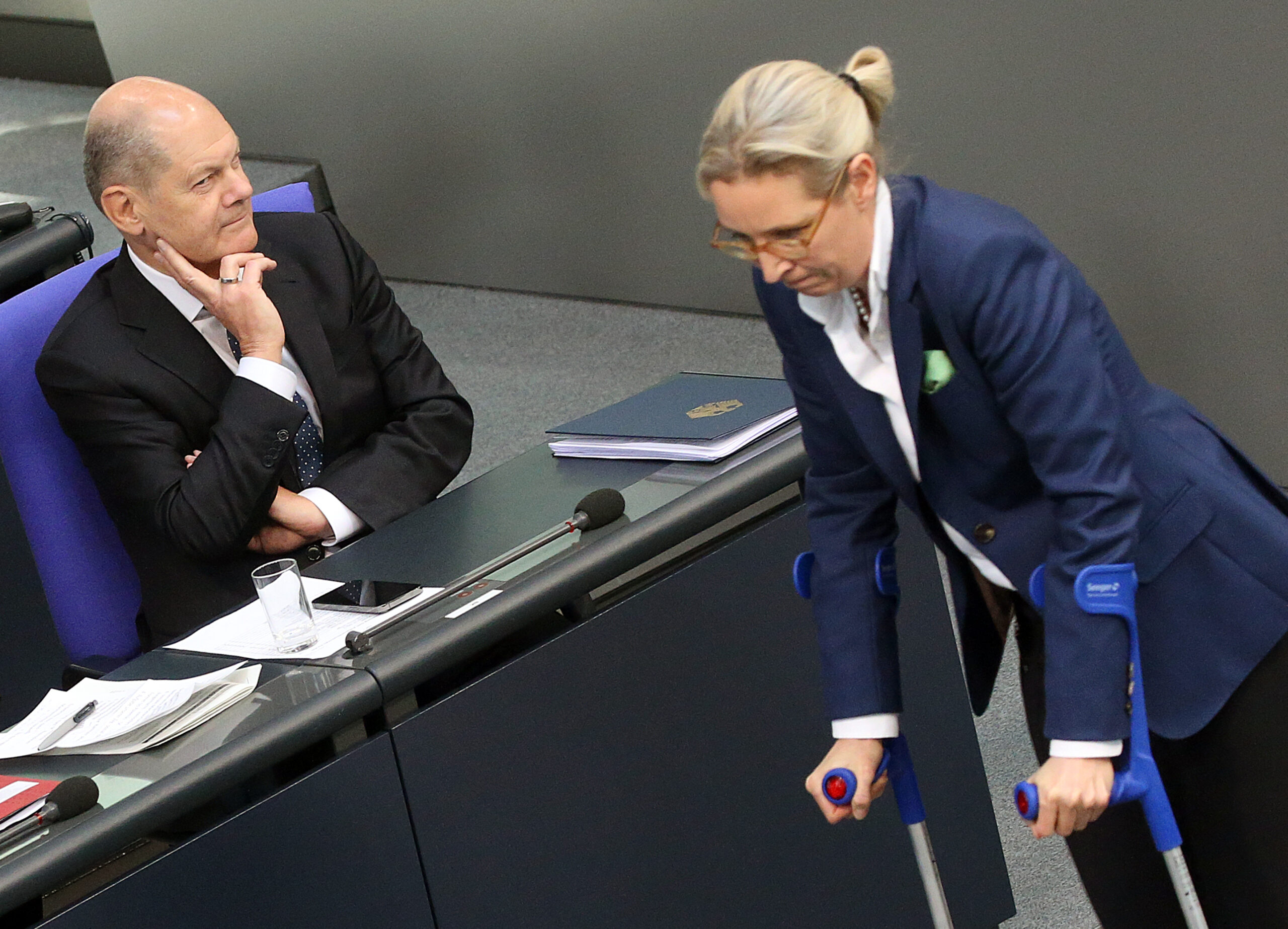 Nach knapp einem Jahr hat die SPD von Kanzler Scholz die AfD von Alice Weidel in der Forsa-Umfrage überholt. (Symbolbild)