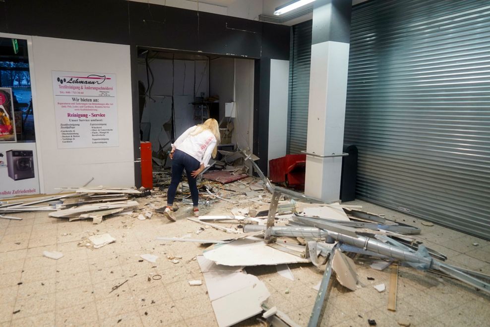 Geldautomaten gesprengt: „Enorm zerstörerische Wirkung“ bringt Anwohner in Gefahr