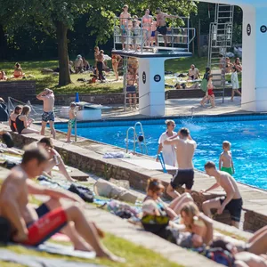 Im Kaifu-Bad dürfen seit einem Jahr auch Frauen oben ohne schwimmen – aber nur an einem Tag in der Woche.